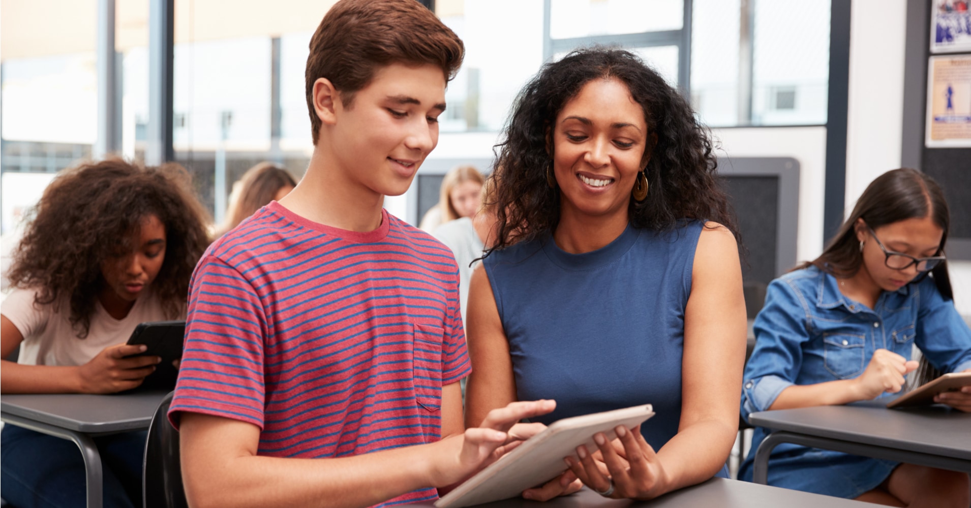 10 Anzeichen, dass Ihr Lehrer Sie wirklich mag