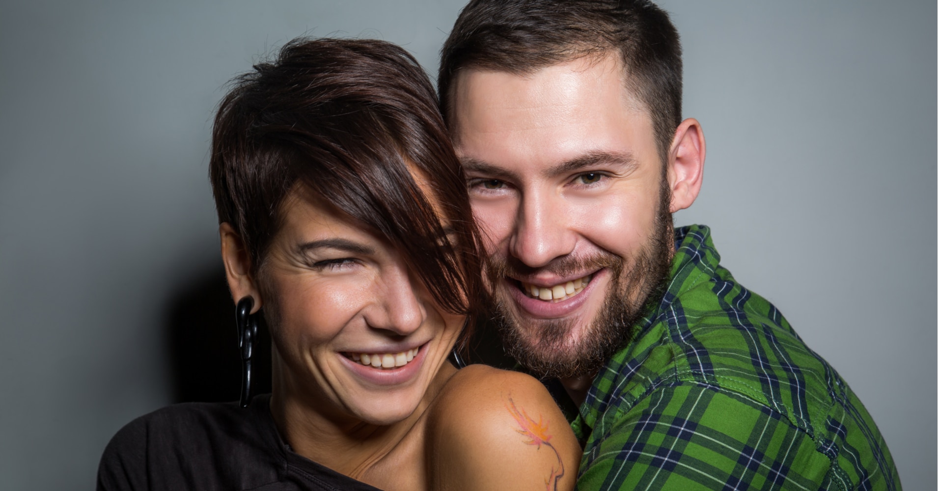 Ist dein Freund heimlich in dich verknallt? 15 Anzeichen, dass er mehr für dich empfinden könnte.